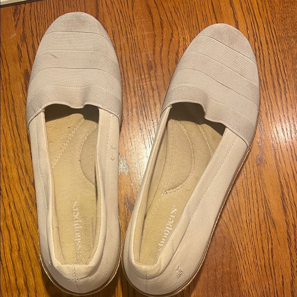 Grasshoppers Women's Cream Slip-On Flats